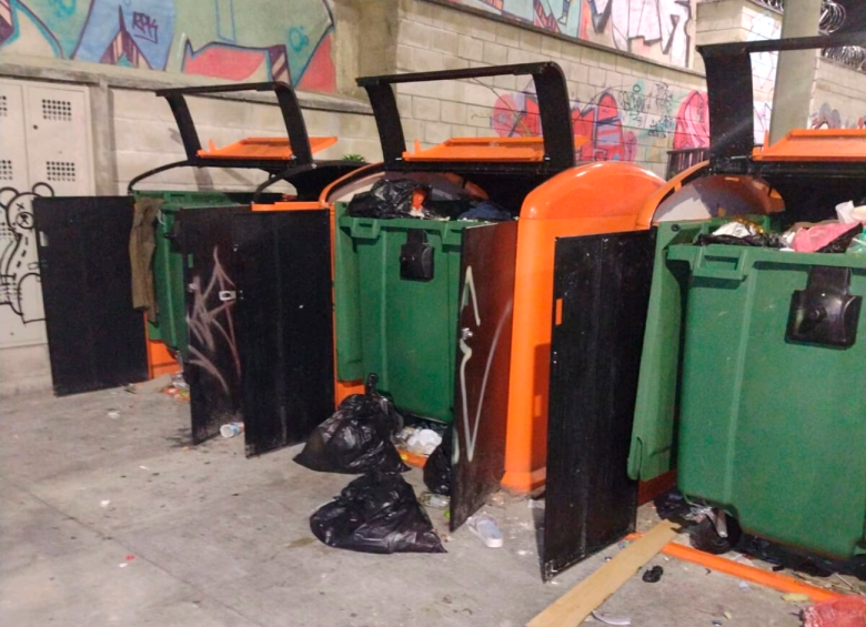 La inadecuada disposición de basuras cercanas a la plazoleta ha impactado negativamente las ventas de los comerciantes, según la Personería. FOTO: CORTESÍA DE PERSONERÍA.