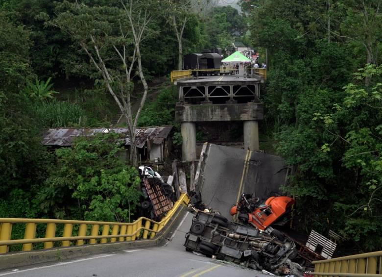 La solución a la emergencia tras el colapso del puente El Alambrado tardaría al menos 4 meses. FOTO: Cortesía 