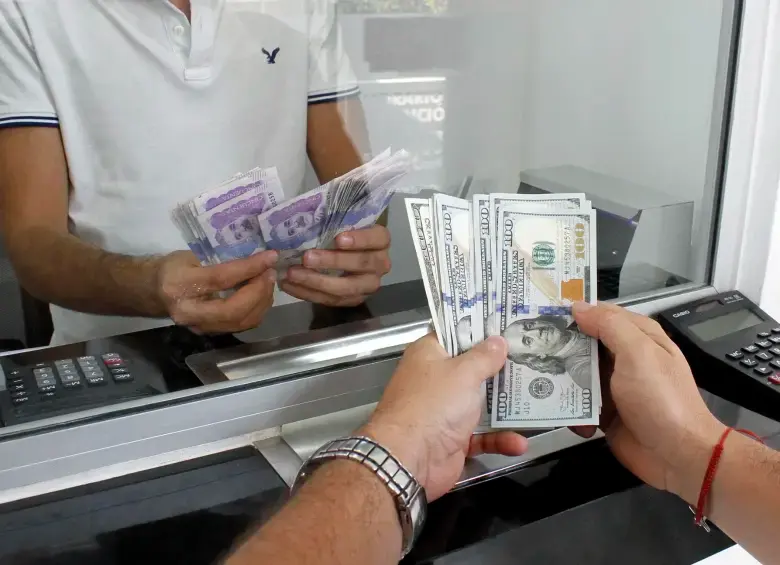 La reciente caída del dólar abre oportunidades para invertir, viajar o comprar bienes importados a mejor precio. FOTO: COLPRENSA