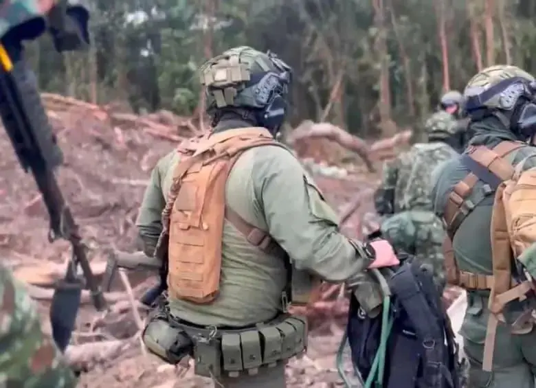 Hombres armados ingresaron al casco urbano de Jambaló y desataron el hostigamiento. Imagen de referencia. FOTO: Mindefensa. 