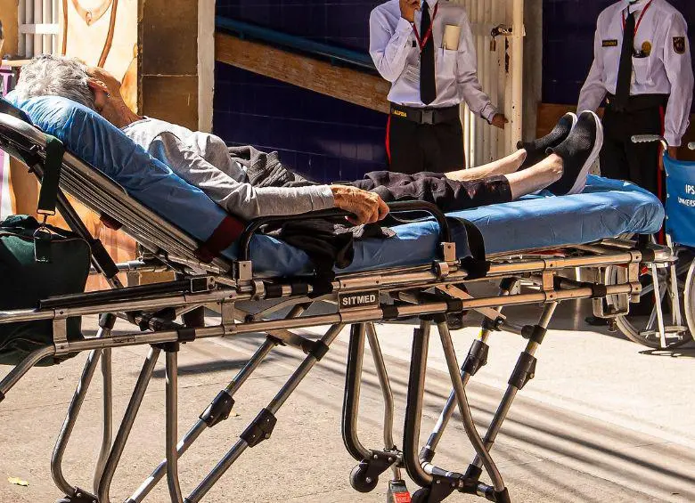 <span class="mln_uppercase_mln">Una</span><b><span class="mln_uppercase_mln"> mujer de 64 años con múltiples fracturas se mantiene a la espera de una remisión en Medellín. FOTO: GETTY</span></b>