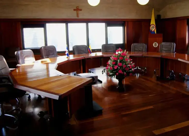 La Corte Constitucional tiene nueve sillas y se mayoría con cinco. El presidente tiene varios magistrados a favor de las decisiones del Gobierno. Foto: Corte Constitucional. 