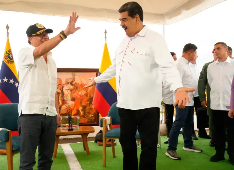 Esta estrategia, sin embargo, conlleva riesgos y genera preguntas que deberán ser respondidas por el Gobierno, empezando porque se trata de un acuerdo con un par que carece de legitimidad democrática. Foto: Presidencia