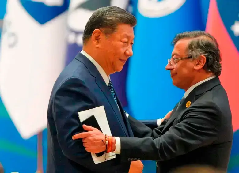 Xi Jinping, presidente de China; y Gustavo Petro, presidente de Colombia. FOTO CORTESÍA PRESIDENCIA. 
