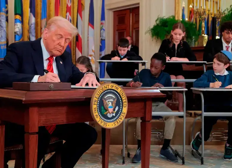Donald Trump ha calificado la medida como necesaria para ahorrar dinero. FOTO GETTY