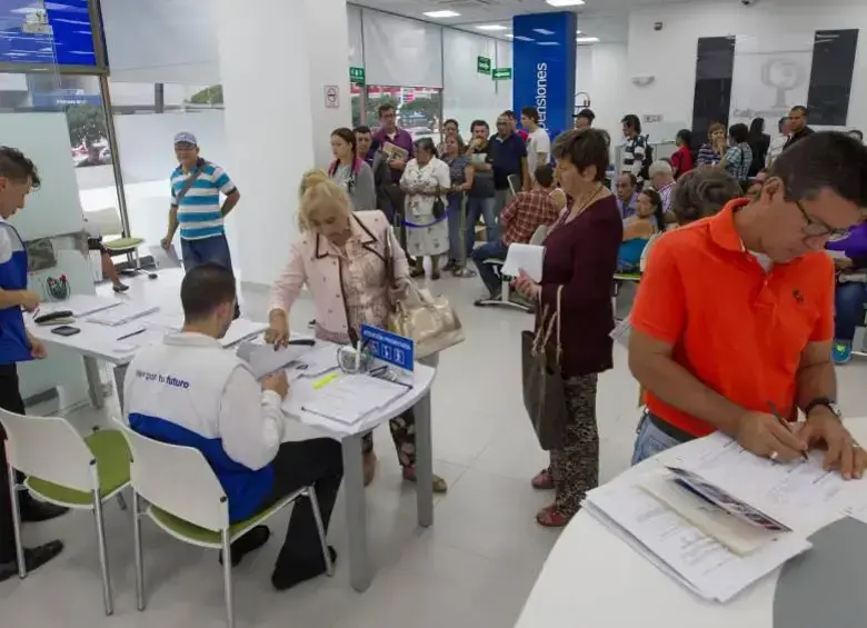Los pensionados por jubilación, invalidez, vejez y sobrevivientes, del sector público, oficial, semioficial, en todos sus órdenes, en el sector privado y del Instituto de Seguros Sociales y militares retirados cuyas pensiones se presentaron antes del 1 de enero de 1988 tendrán derecho a este pago. FOTO: Cortesía