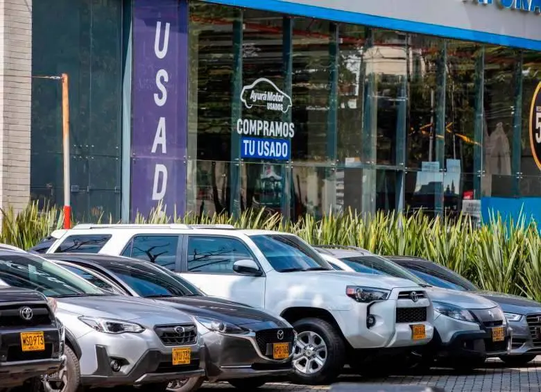 Con una proyección de alcanzar las 220.000 unidades matriculadas al cierre del 2025, el sector automotor colombiano pisa el acelerador con fuerza. FOTO: El Colombiano.