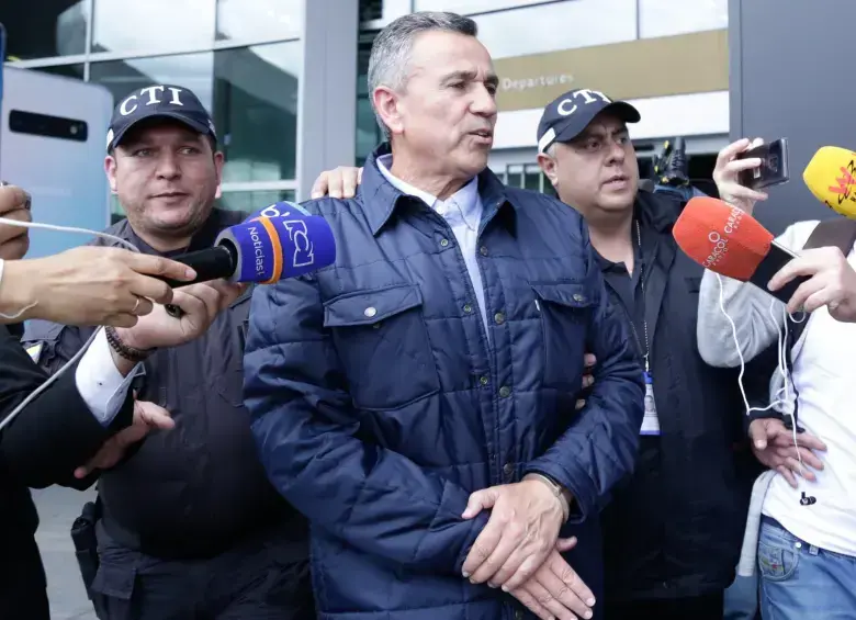 El general en retiro es investigado por presunta participación en la desaparición de dos defensores de los Derechos Humanos en Medellín. FOTO: COLPRENSA.