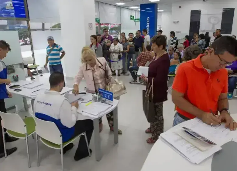 El eventual reconocimiento de la mesada 14 a unos 60.000 docentes implicaría un impacto fiscal que deberá ser evaluado en el trámite final y, posteriormente, por la Corte Constitucional, instancia que revisará la exequibilidad de la norma si es aprobada. FOTO: Colpensiones.
