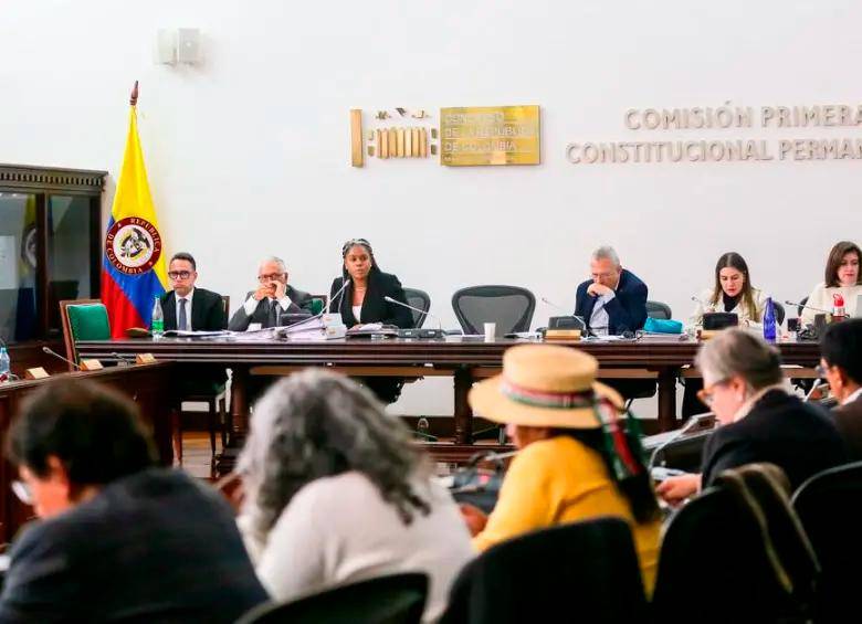 La iniciativa se discute en primer debate en la Comisión Primera del Senado. FOTO: COLPRENSA