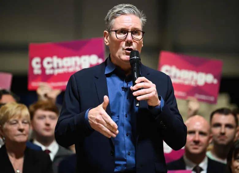 El primer ministro británico, Keir Starmer, anunció el refuerzo de la presencia militar del Reino Unido en la región y defendió la autorización para que EE. UU. use bases británicas con fines “defensivos y proporcionados” frente a Irán. FOTO: AFP. 