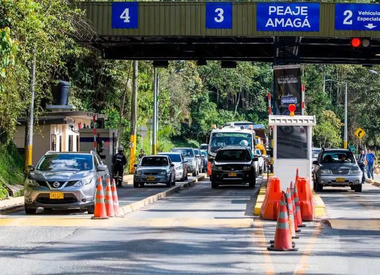 En Medellín, más de 150 agentes de tránsito fueron distribuidos en corredores como el Túnel de Oriente, las autopistas Norte y Sur y las conexiones hacia Occidente. Foto: Julio César Herrera