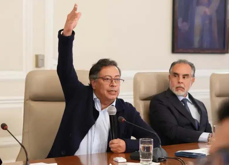 El presidente Petro advirtió que la firma del decreto de consulta es obligatoria para los ministros: “El poder presidencial es poder del pueblo”. FOTO Presidencia