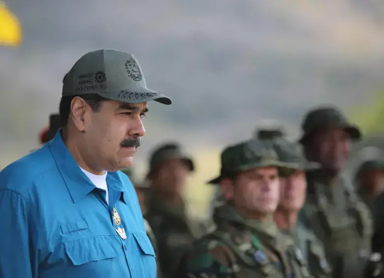Maduro se alista con sus tropas y civiles para cualquier próximo movimiento de Estados Unidos. También movió 15.000 hombres a la frontera. Foro: Reuters. 