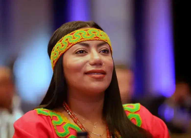 Peralta también le envió a Olmedo un cuadro con los nombres de contratistas a ser nombrados en su entidad. 