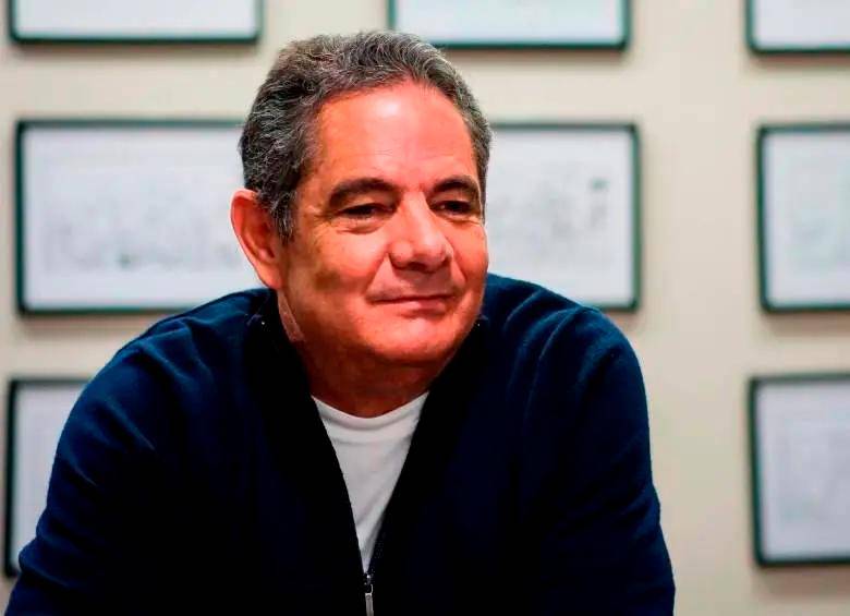 A principios de abril de 2025, Vargas Lleras fue sometido a otra cirugía en una clínica de Bogotá para retirar un tornillo en su rodilla. FOTO: COLPRENSA