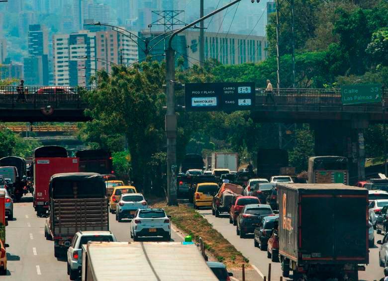 Este viernes se esperan congestiones a causa de las lluvias. FOTO: CAMILO SUÁREZ