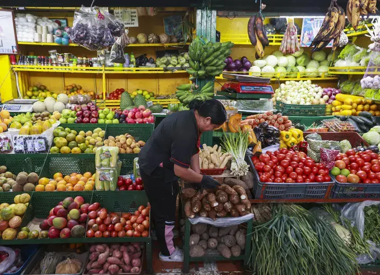 El 40% de los colombianos reporta que las finanzas de sus hogares estaban mejor de lo esperado. El 76% se muestra positivo sobre sus perspectivas financieras y el mismo porcentaje esperaba un crecimiento de sus ingresos para los próximos 12 meses. FOTO: Manuel Saldarriaga.