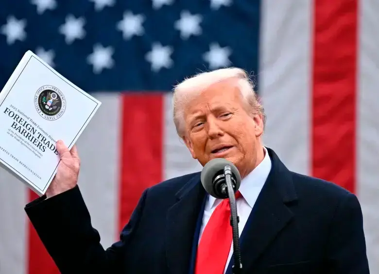 Donald Trump aseguró que quiere reunirse con los líderes de la industria para hablar de la medida. FOTO AFP