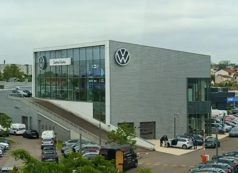Volkswagen aseguró que en menos de 36 meses se ha desarrollado una nueva cartera de productos enfocados en China y, a partir de 2026, lanzará en promedio un vehículo cada dos semanas en ese mercado. Foto: iStock