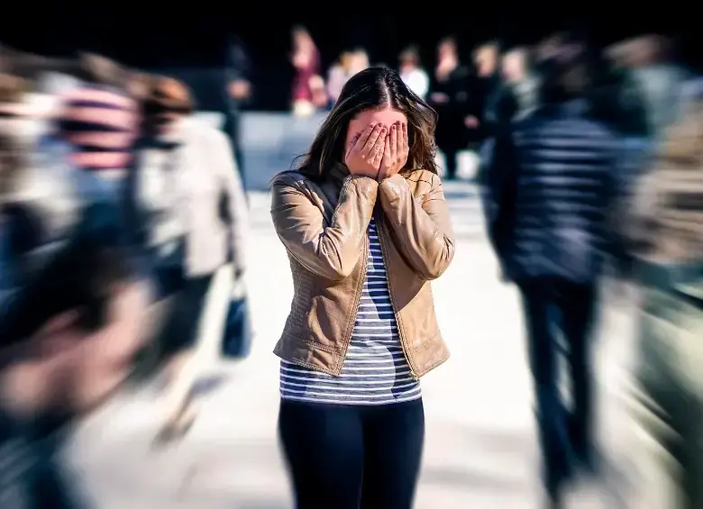 Investigaciones han demostrado que puede existir relación entre el pensamiento negativo repetitivo, la depresión y la ansiedad. FOTO: Getty