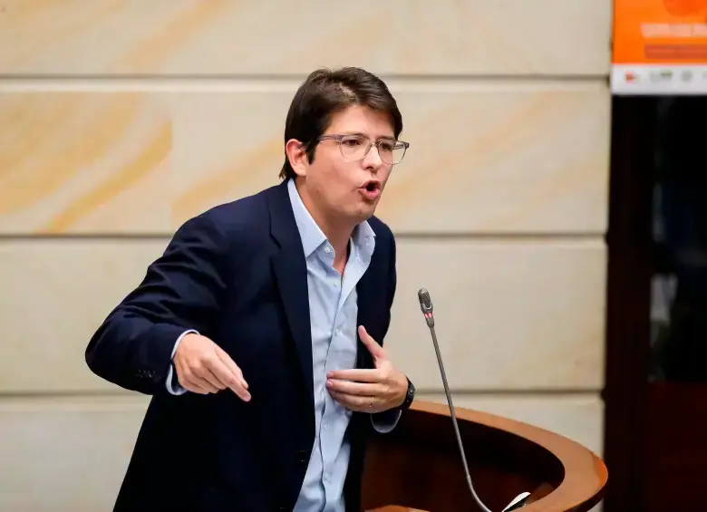 El senador Miguel Uribe durante una intervención en el Senado de la República. FOTO COLPRENSA