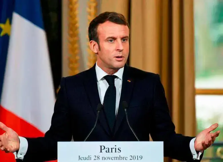 Emmanuel Macron, presidente de Francia. El gobierno de Francia implementará un folleto que permita educar ante situaciones extremas. FOTO: AFP