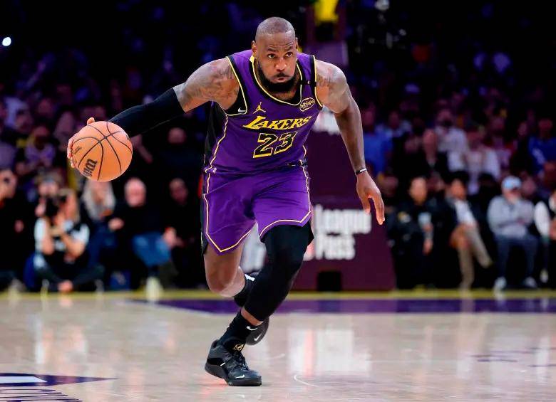 LeBron James, con 40 años, es la mayor figura de la actual plantilla de los Lakers. FOTO: GETTY