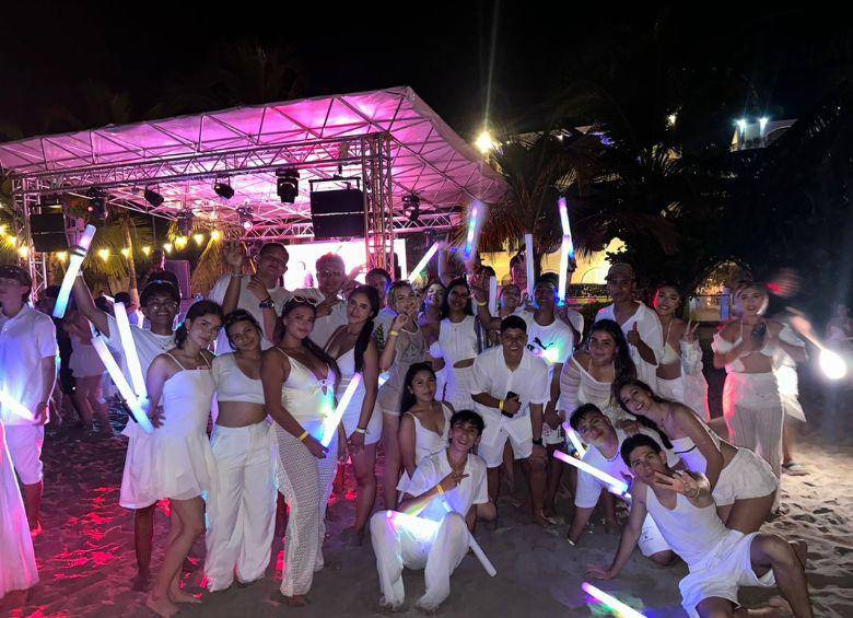 <span class="mln_uppercase_mln">16</span><b><span class="mln_uppercase_mln"> jóvenes egresados del Liceo Antioqueño de Bello fallecieron tras el fatal accidente del bus en el que regresaban de una excursión en la costa. FOTO: TIKTOK</span></b>