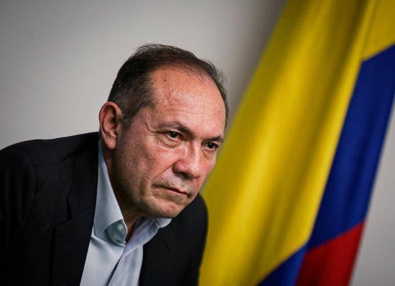 El Tribunal Superior de Bogotá concluyó que el Ministerio del Trabajo cumplió la orden judicial al responder de fondo el derecho de petición presentado por la representante Katherine Miranda, por lo que revocó la sanción impuesta al ministro Antonio Sanguino. FOTO: Colprensa.