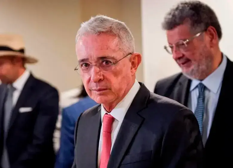 El expresidente Álvaro Uribe Vélez tiene derecho a que se revise la sentencia en su contra. FOTO COLPRENSA