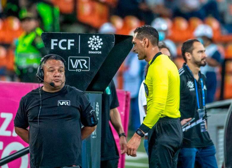 De acuerdo con la decisión tomada por la Fifa, ahora la Federación Colombiana de Fútbol tendrá libertad para capacitar a los árbitros colombianos. FOTO: JUAN ANTONIO SÁNCHEZ 