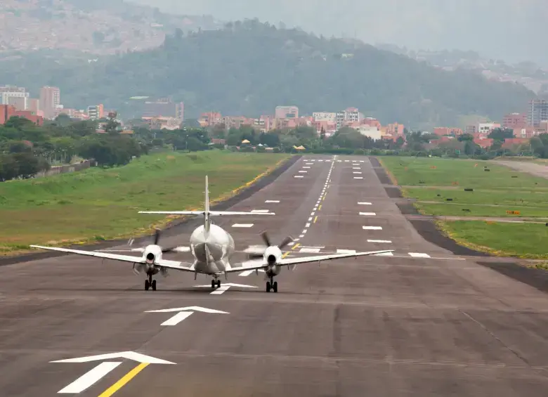 La situación se generó por una interferencia en la frecuencia aérea, que obligó a suspender las operaciones. FOTO: El Colombiano
