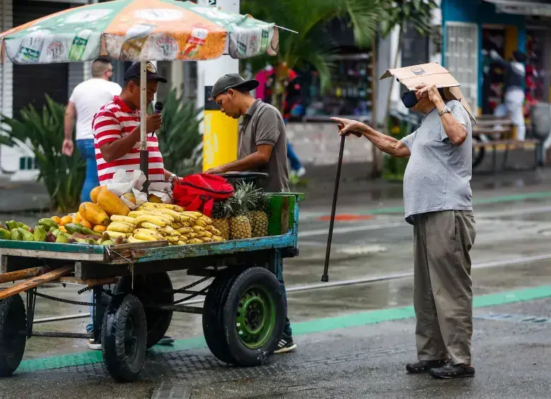En Colombia hay 23,7 millones de trabajadores, de los cuales 13,6 millones están en la informalidad. Foto: Manuel Saldarriaga