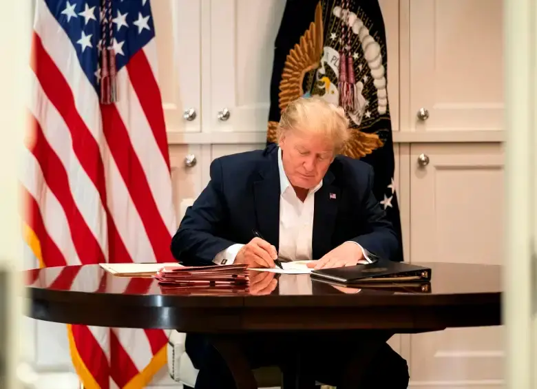 Trump arremetió contra la Unión Europea porque dice que obliga a las farmacéuticas a bajar sus costos en su territorio. FOTO AFP