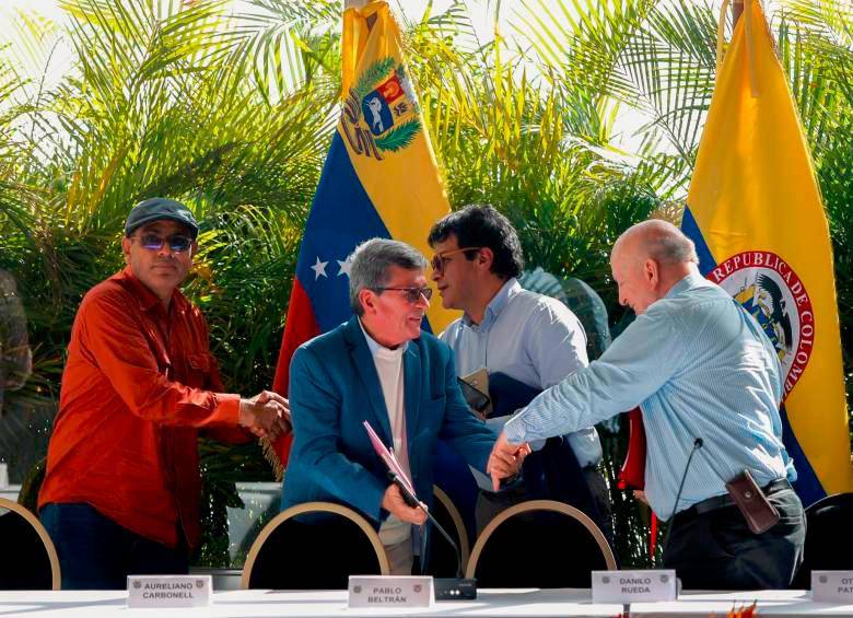 El alto comisionado para la paz, Otty Patiño, en la mesa de negoación con el Ejército de Liberación Nacional, ELN. FOTO: AFP