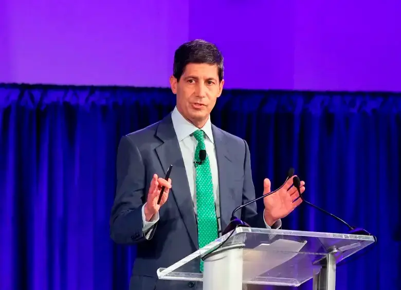 Kevin Warsh, un economista y banquero con amplia trayectoria, fue elegido para suceder a Jerome Powell al frente de la FED. FOTO Getty