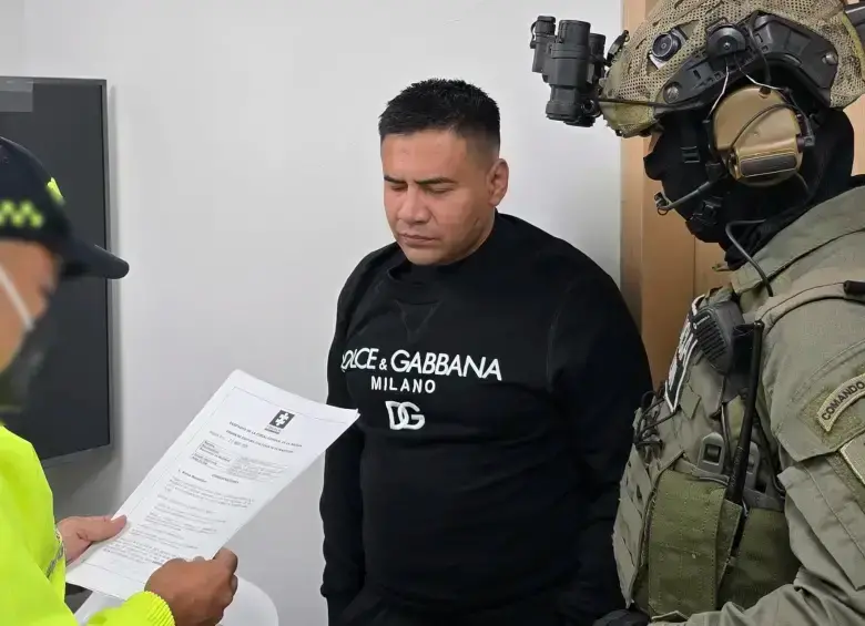 Momento de la captura de Andrés Felipe Marín Silva, alias Pipe Tuluá, en junio de 2025. FOTO CORTESÍA