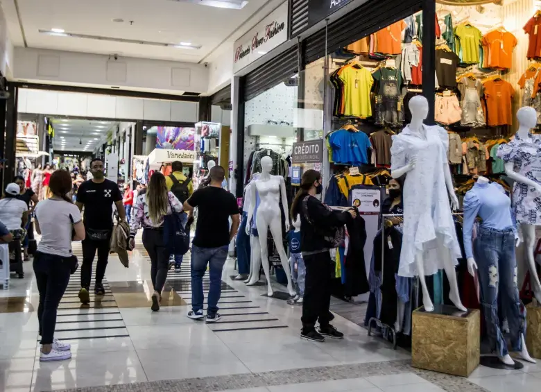 Comerciantes, restaurantes, bares, centros comerciales y marcas preparan promociones y experiencias especiales para convertir el puente festivo en el gran fin de semana para celebrar a papá. FOTO: El Colombiano.