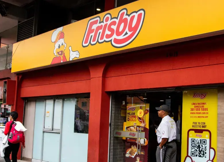 La cadena de restaurantes colombiana Frisby S.A. BIC, nacida en Pereira y símbolo del pollo asado en Colombia, continúa su batalla legal en España.
