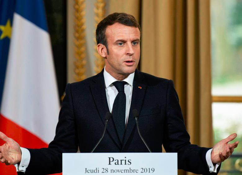 Macron dijo en un discurso televisado desde el Palacio del Elíseo, lamentando que no se haya logrado un “consenso”. Foto: AFP. 