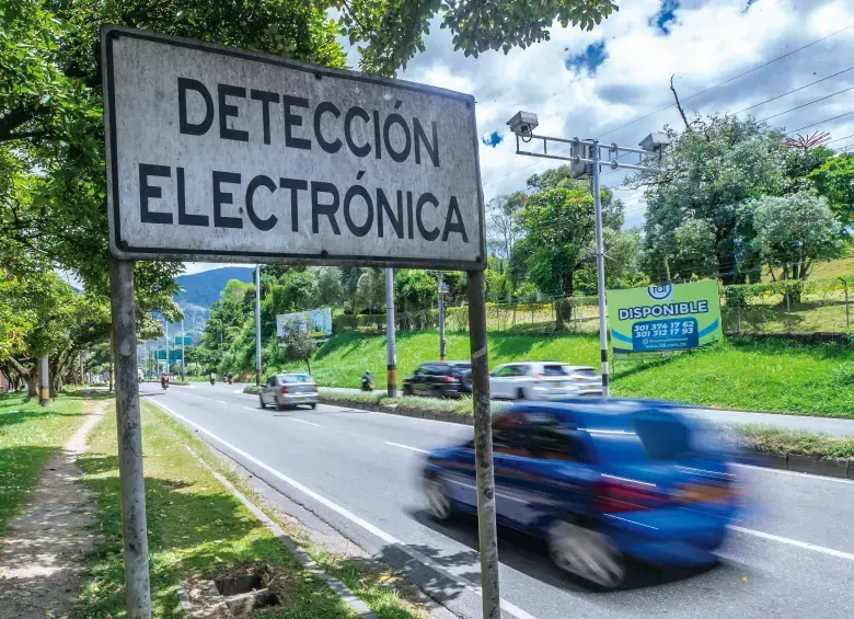 El Gobierno también tendrá que resolver las consecuencias de la investigación sobre los 7,5 millones de comparendos y determinar qué ocurre con los más de $1,05 billones ya pagados si se comprueba que hubo incumplimientos. FOTO: Camilo Suárez.