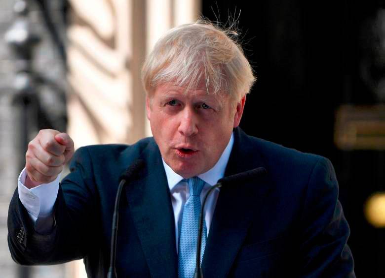 Boris Johnson nombró como directivo de la BBC a un funcionario que le ayudó a tener un préstamos. FOTO: EFE