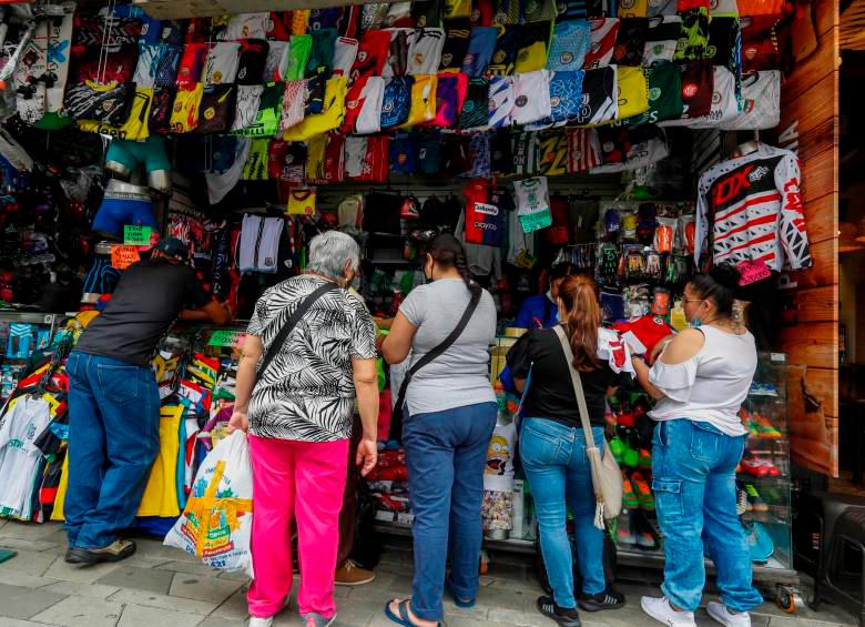 Según Fenalco, uno de cada cuatro empleos que hay en Colombia se ubica en el sector de comercio, restaurantes y hoteles. Foto: Manuel Sandarriaga