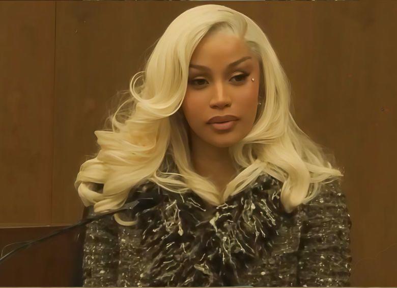 Cardi B durante su mediático juicio a finales de agosto de 2025 por la supuesta agresión a una guardia de seguridad en 2018. FOTO: CAPTURA DE VIDEO
