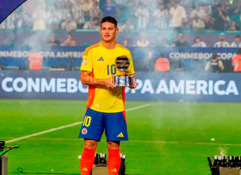 El futbolista colombiano James Rodríguez también fue incluido en la lista de los candidatos a ganar el premio de mejor jugador del mundo de la IFFFHS. FOTO: JUAN ANTONIO SÁNCHEZ 