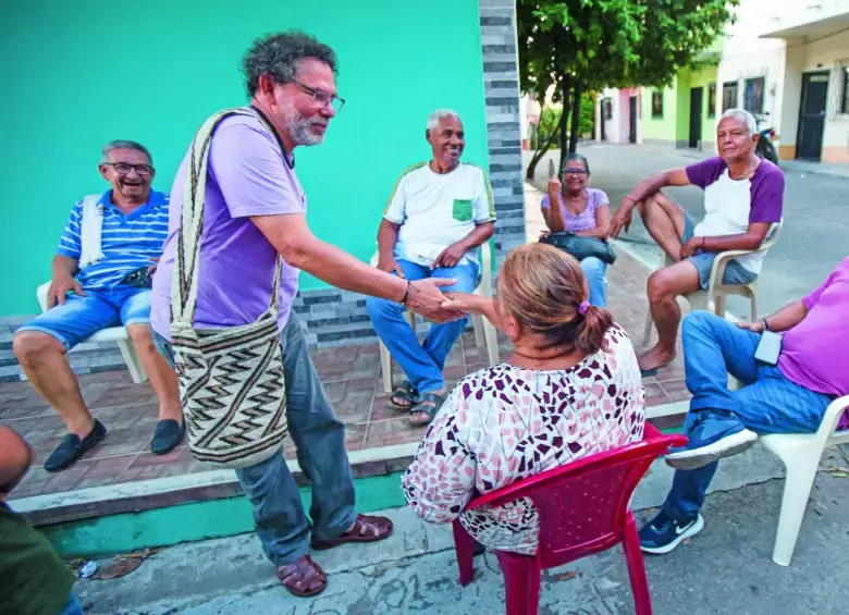 Después de 37 años en la guerra, Pastor Alape se convirtió en el primer ex jefe guerrillero en lanzarse a un cargo de elección popular. Foto: Esneyder Gutiérrez