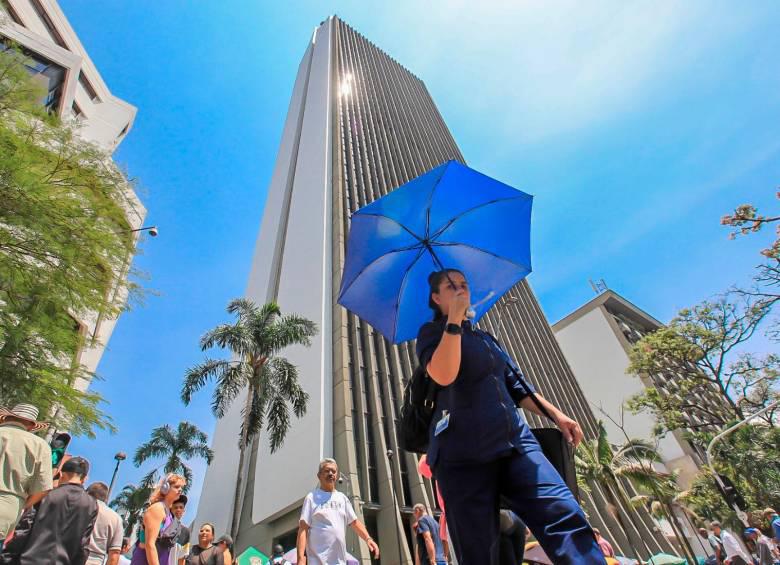 Un día caluroso en la ciudad de Medellín. FOTO: ESNEYDER GUTIÉRREZ