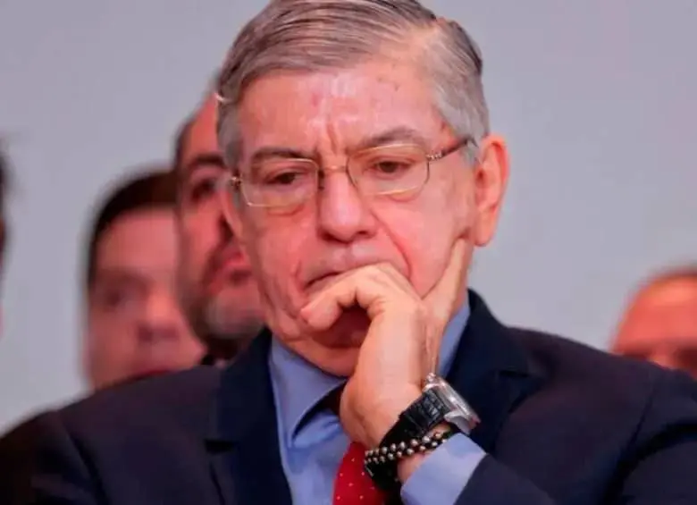 Gaviria llamó a rodear y apoyar al registrador nacional, además de invitar a la comunidad internacional a rechazar “el camino autoritario de Petro”. FOTO: Colprensa