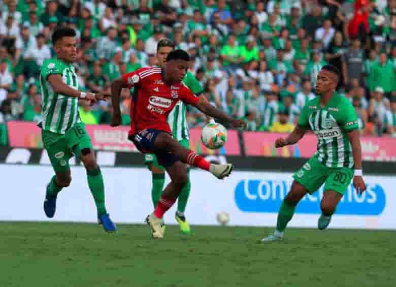 El futbolista Brayan León Muñiz se ha vuelto figura con el DIM en los últimos clásicos antioqueños que se han disputado. FOTO: JAIME PÉREZ